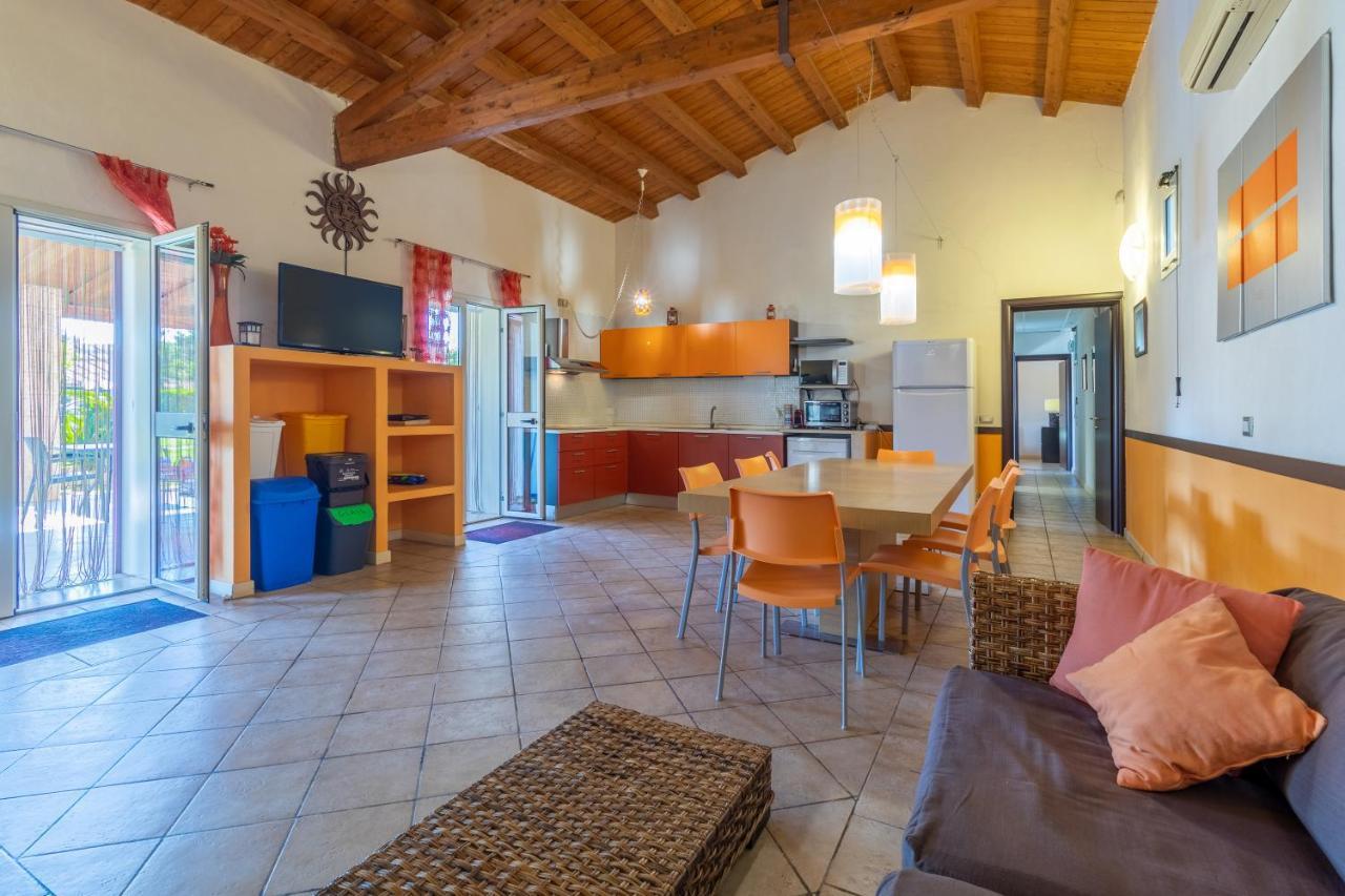 Villa Santa Croce سانتا كروتْشّي كاميرينا المظهر الخارجي الصورة